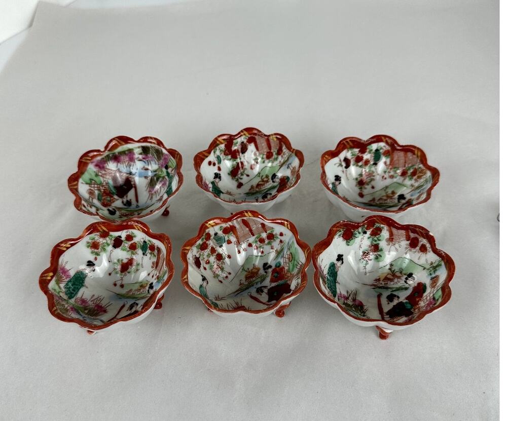 Japanese China Antiques Bowls Set of 6 Scalloped Edge Small Tri-legged